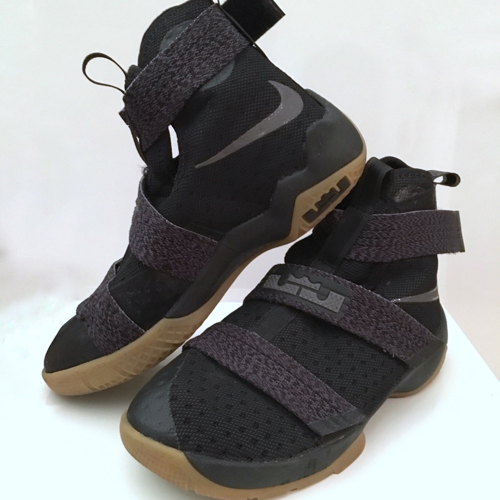 Nike Lebron soldiers